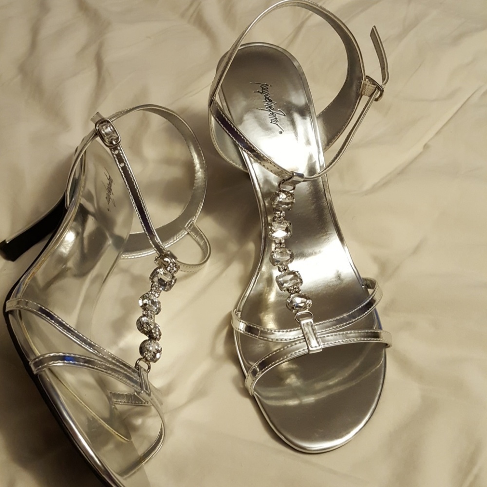 Silver with jeweled straps 9M(B) NWT